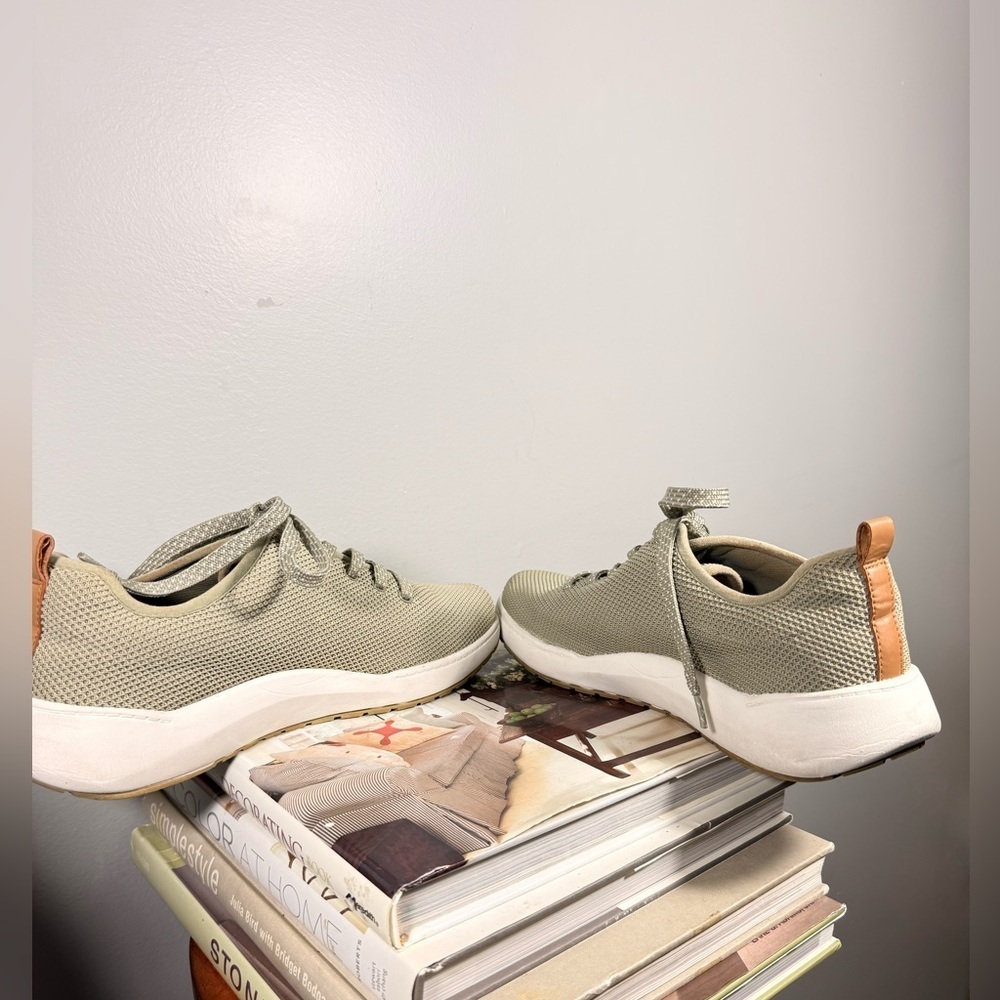 Dr. Scholl's Light Taupe Size 9.5W Women's Sneakers - Picture 8 of 15